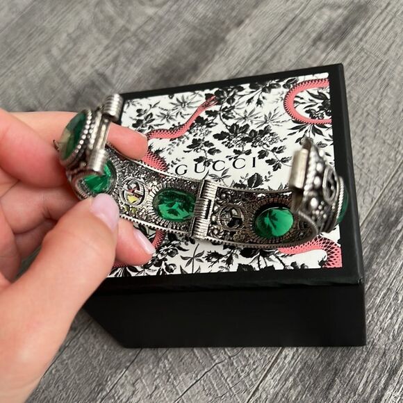 Gucci new!
Crystal-embellished Sterling-silver Bracelet - Green Sz 16 - Picture 4 of 14